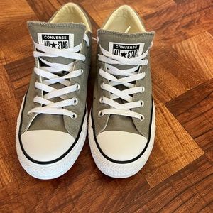 Converse Size 8 Men/ 10 Women
